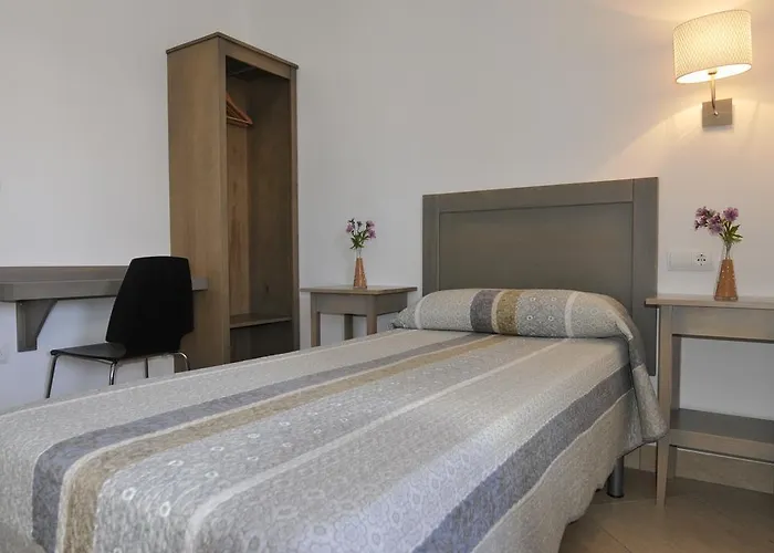 -recepcion Abierta 24h- تريفة